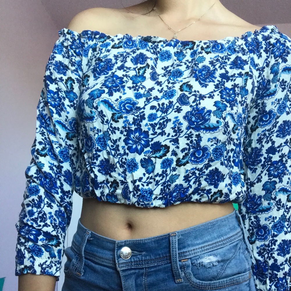 ❗️SOLD ❗️H&M Blue & White Crop Top